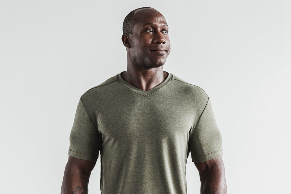 NOBULL Men's V-Neck Tee - Army Green - Ireland (6437XIELG)